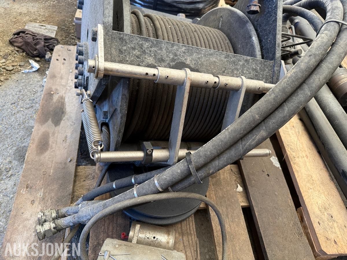 Hydraulisk løftevinsj med vaier – trekker 2,5 tonn